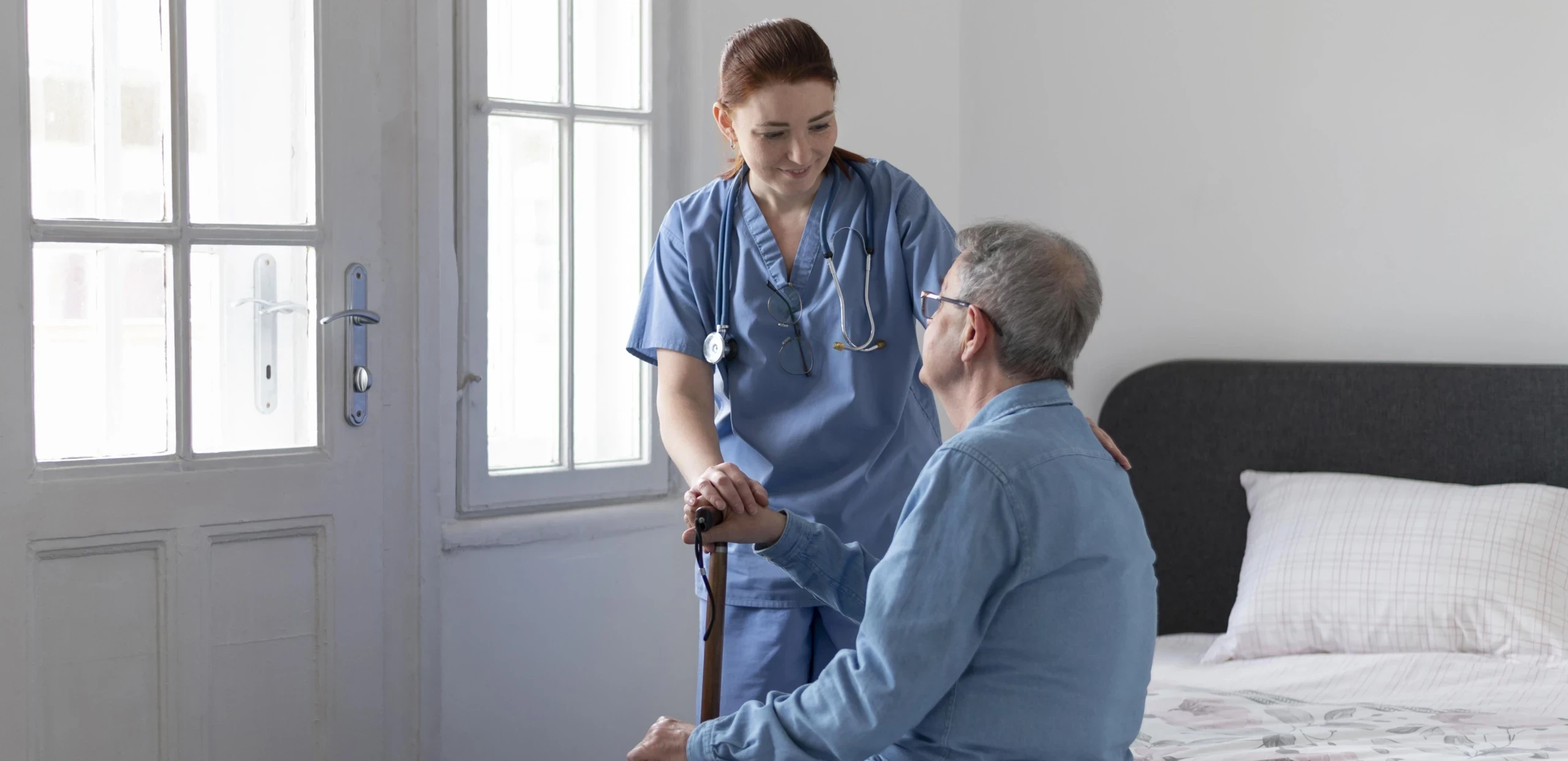 medium-shot-nurse-checking-man (1)